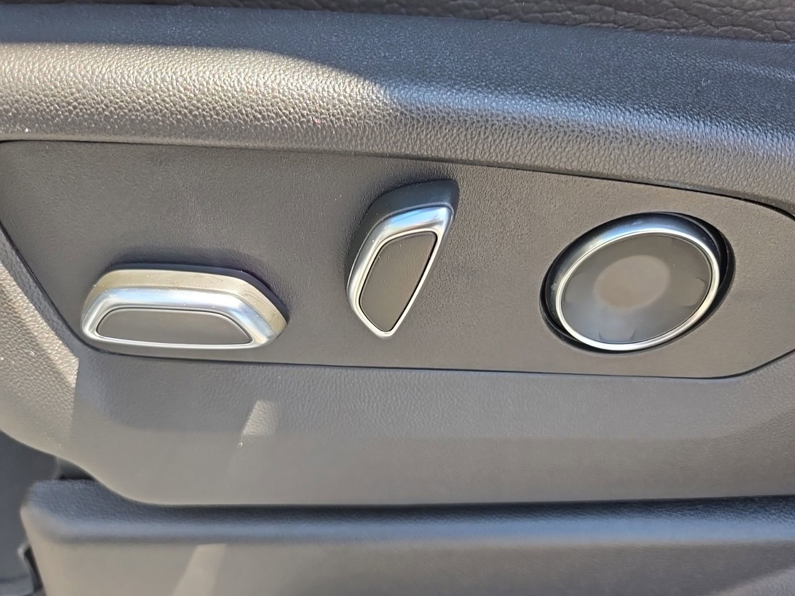 2026 GMC Yukon XL Denali - Photo 33