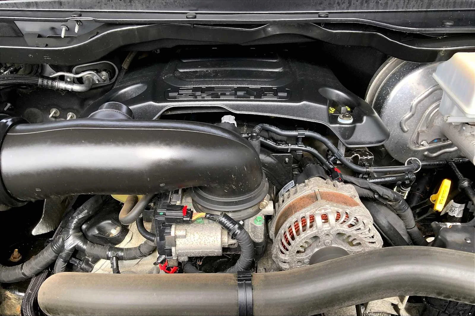 Used 2019 Billet Silver Metallic Clearcoat Ram Laramie image 28