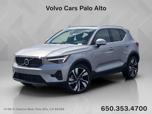2025 Volvo XC40 B5 Plus Bright Theme
