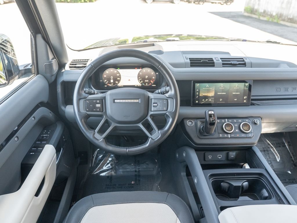 Certified Used 2024 Black Land Rover X-Dynamic SE image 13
