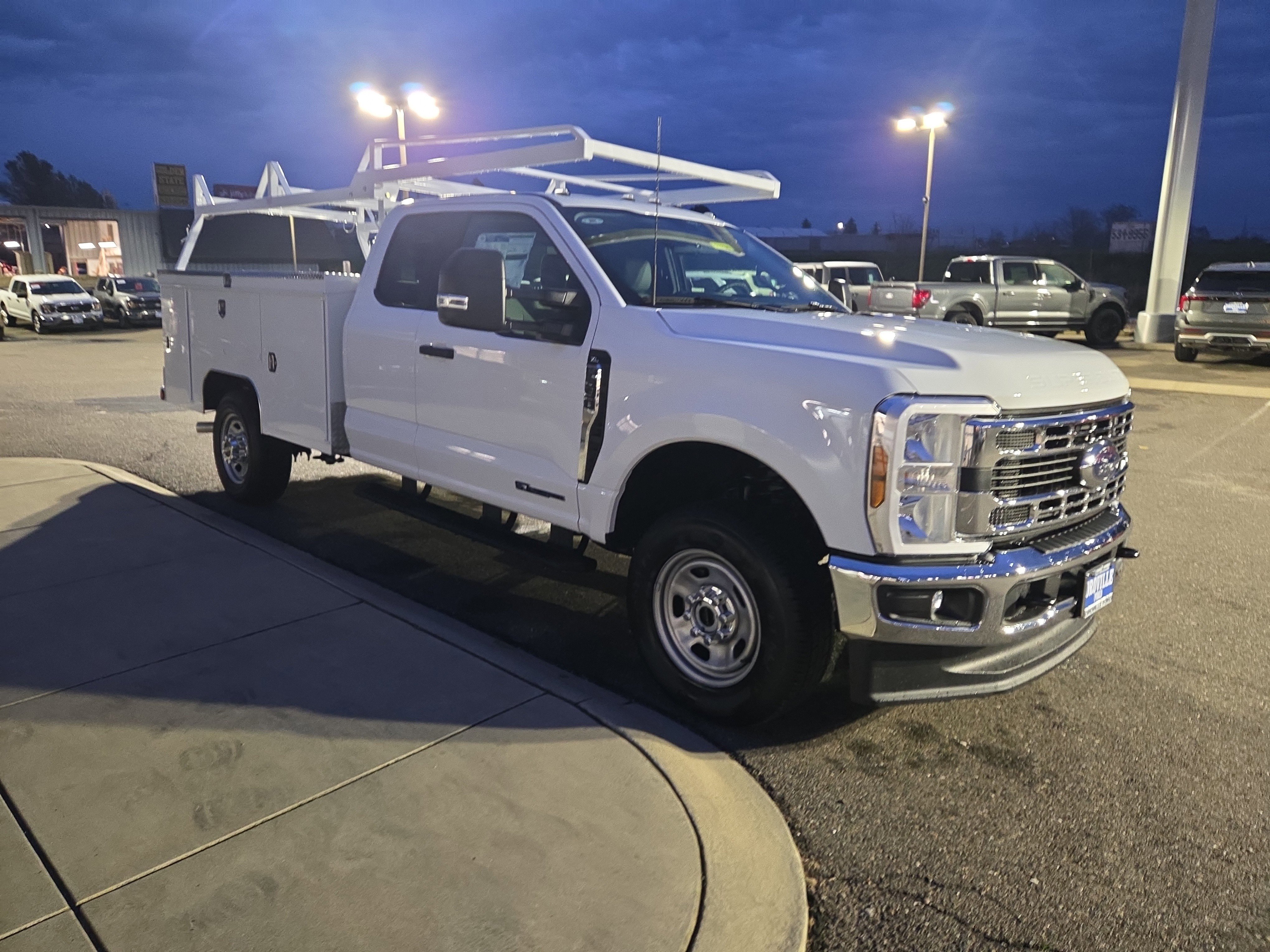 2026 Ford F-350 Super Duty Chassis Cab XL - Photo 7