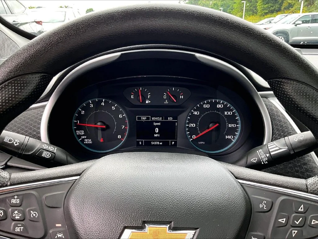 Used 2024 Summit White Chevrolet LT image 24