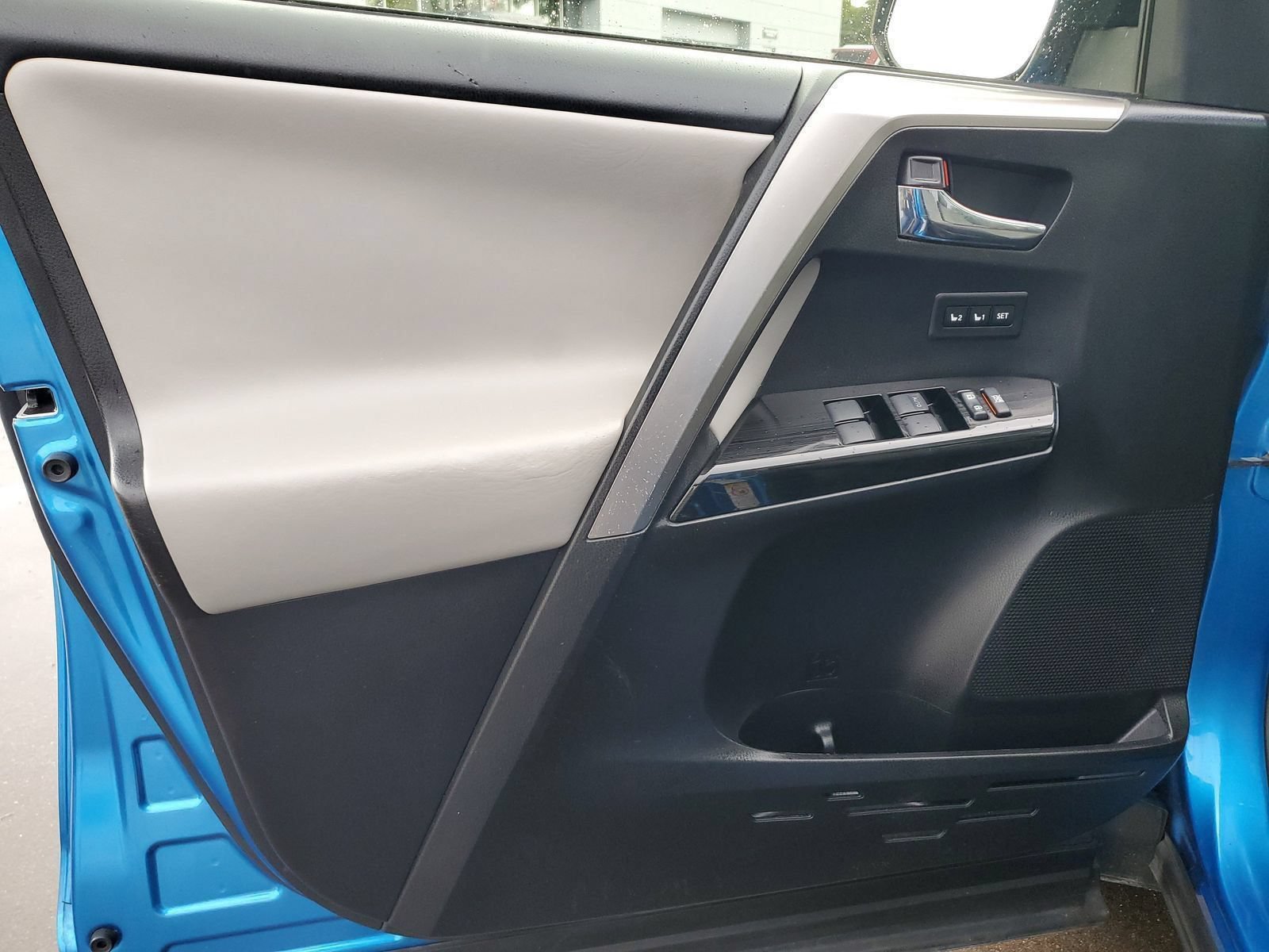 2018 Toyota RAV4 Limited - Photo 10