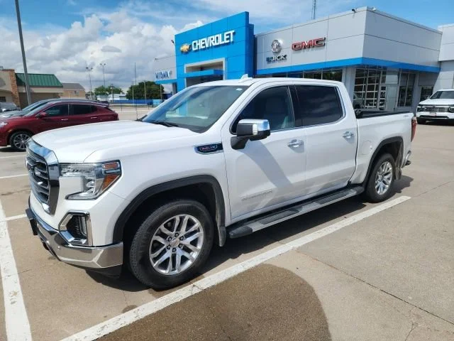 2022 GMC Sierra 4WD Crew Cab Short Box SLT's photo