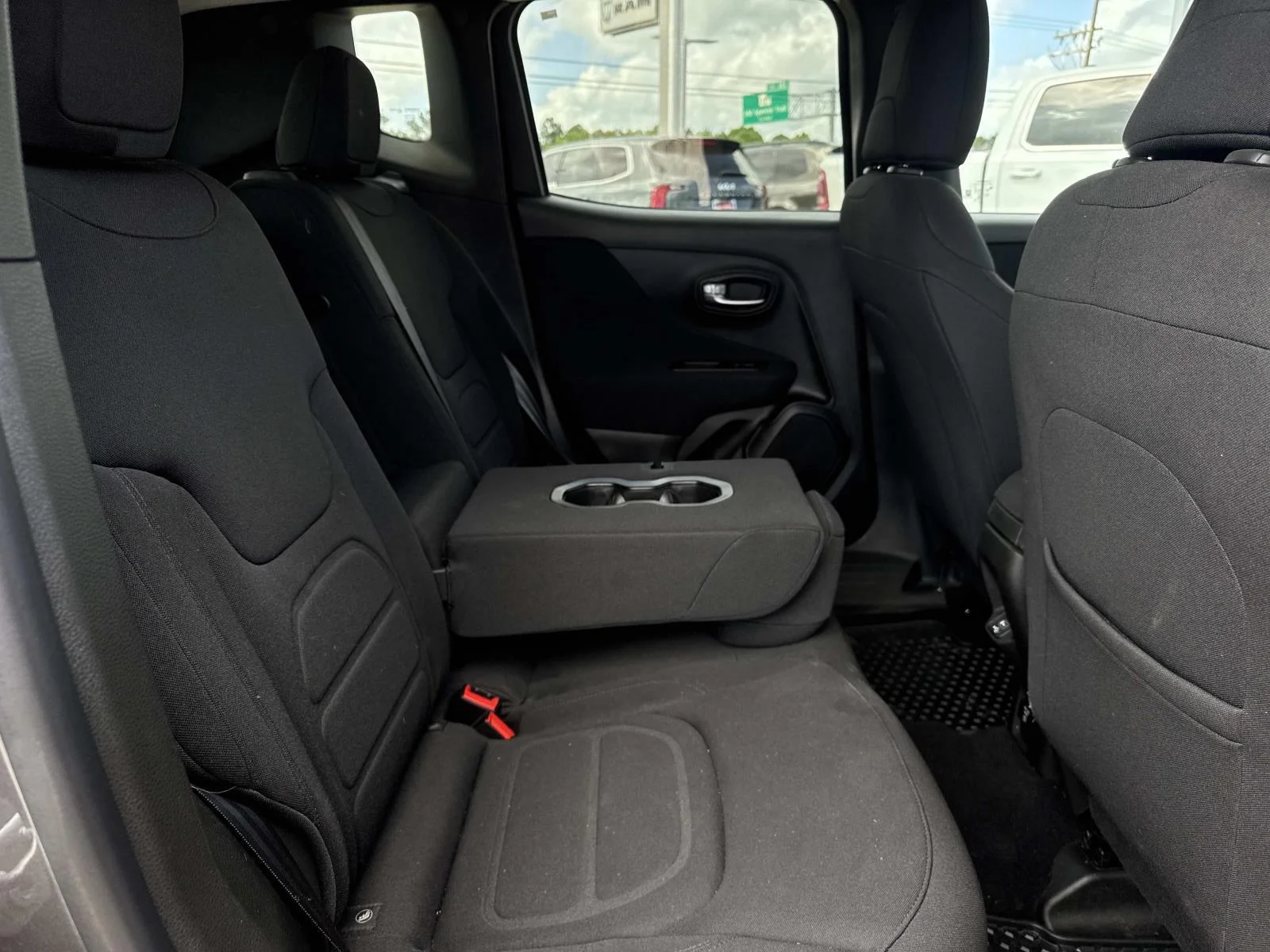 Used 2021 Granite Crystal Metallic Clearcoat Jeep Latitude FWD image 9