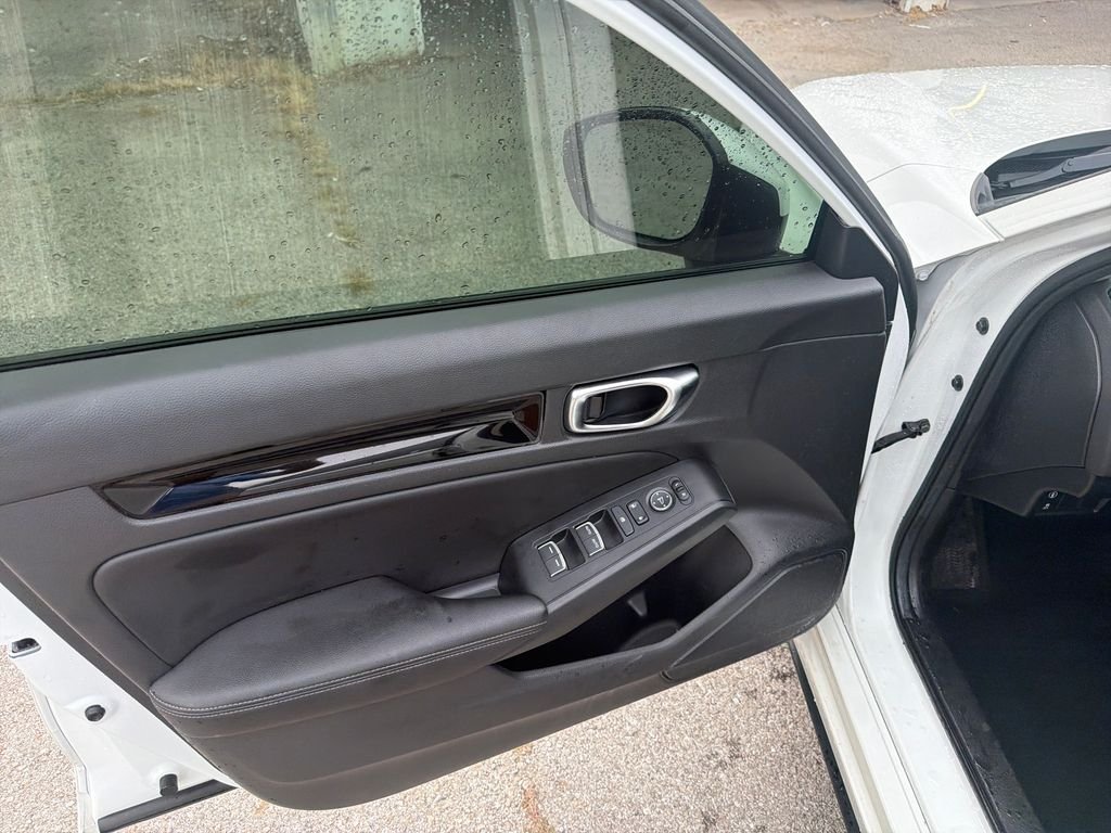 Used 2024 White Honda EX-L image 11