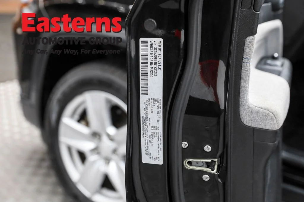 Used 2022 Black Jeep Latitude image 34