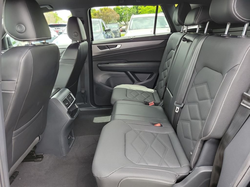 Certified Used 2024  Volkswagen 2.0T SE w/Technology image 8