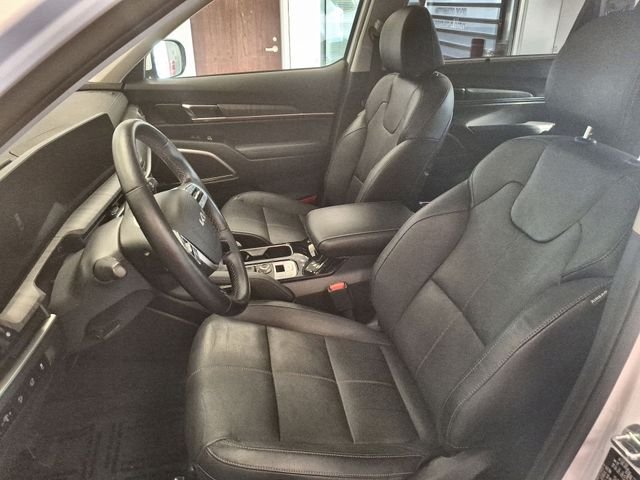 Used 2023 White Kia EX image 11