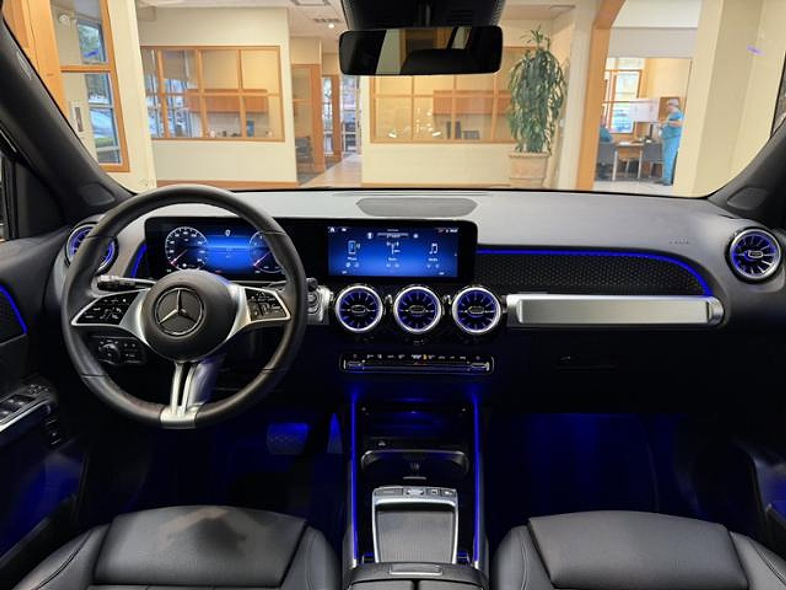 Certified Used 2025 Cirrus Silver Metallic Mercedes-Benz 4MATIC® image 11