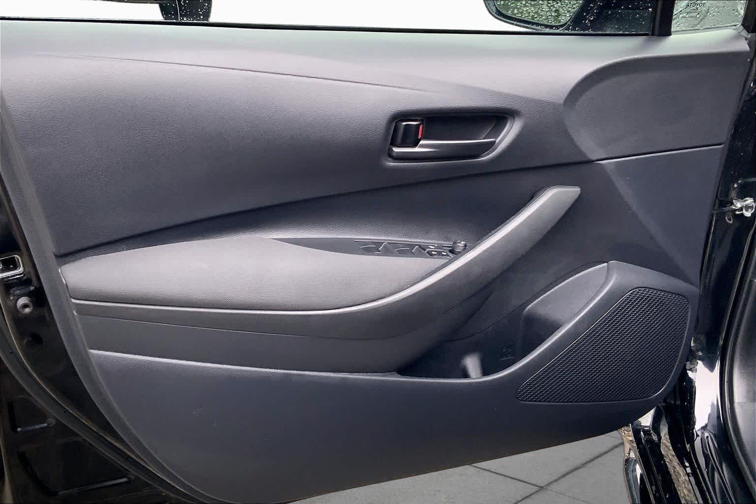 Used 2025 Midnight Black Metallic Toyota LE image 21