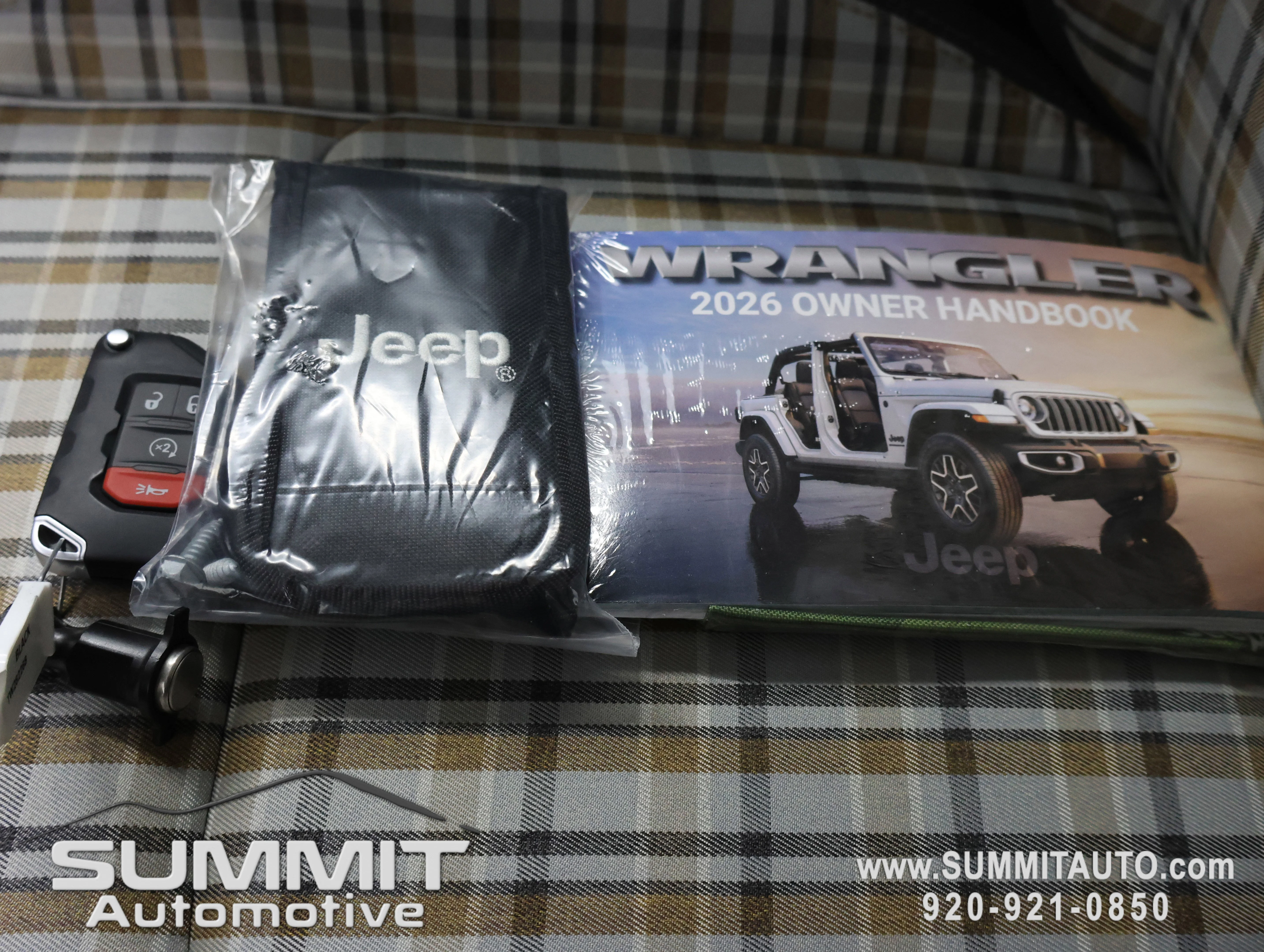 New 2026 Black Clear-Coat Exterior Paint Jeep 85th Anniversary Edition image 63