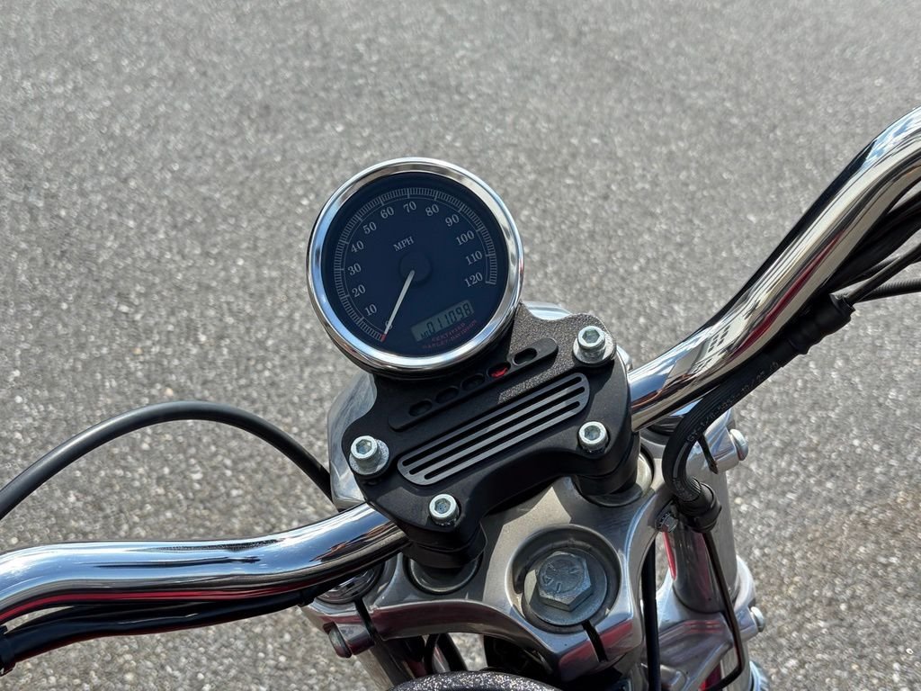 Used 2004 Red Harley-Davidson  image 12