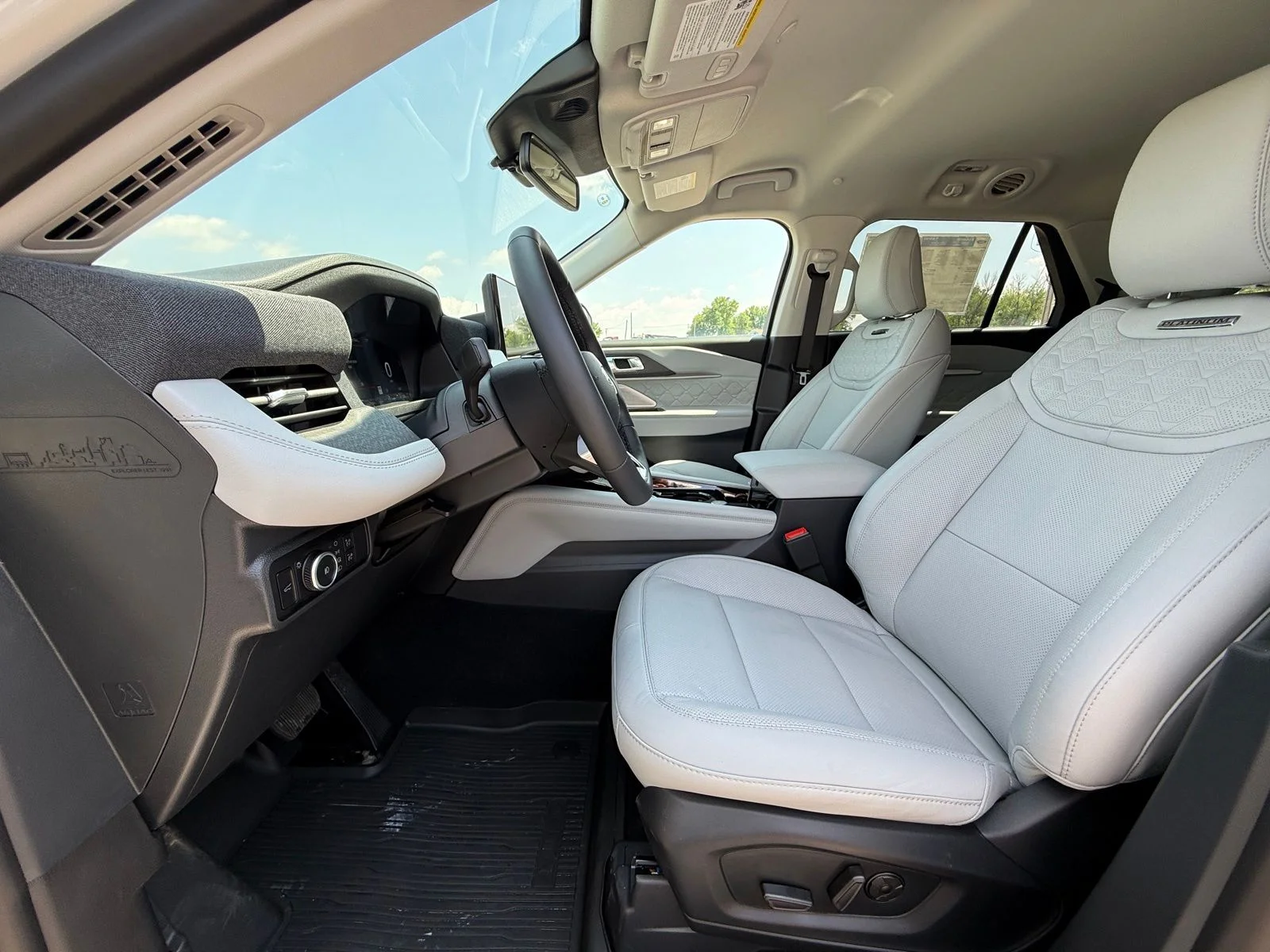 2026 Ford Explorer Platinum - Photo 8