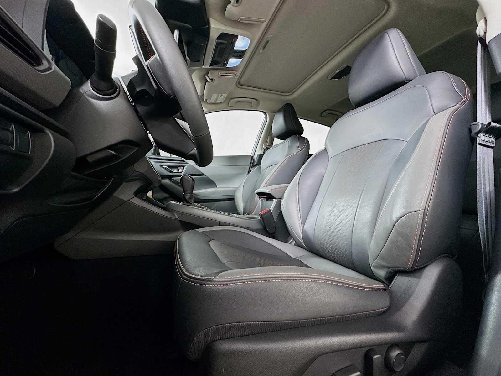 Used 2025 Crystal White Pearl Subaru Limited image 18