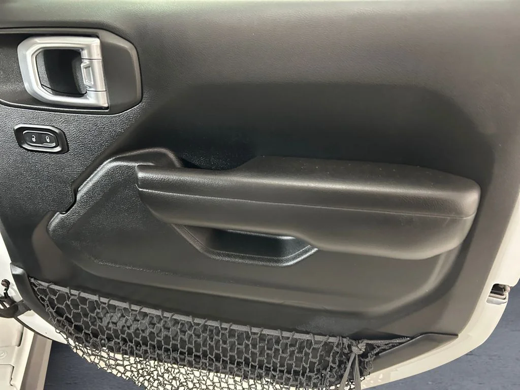 Used 2018 White Jeep Unlimited Rubicon image 15
