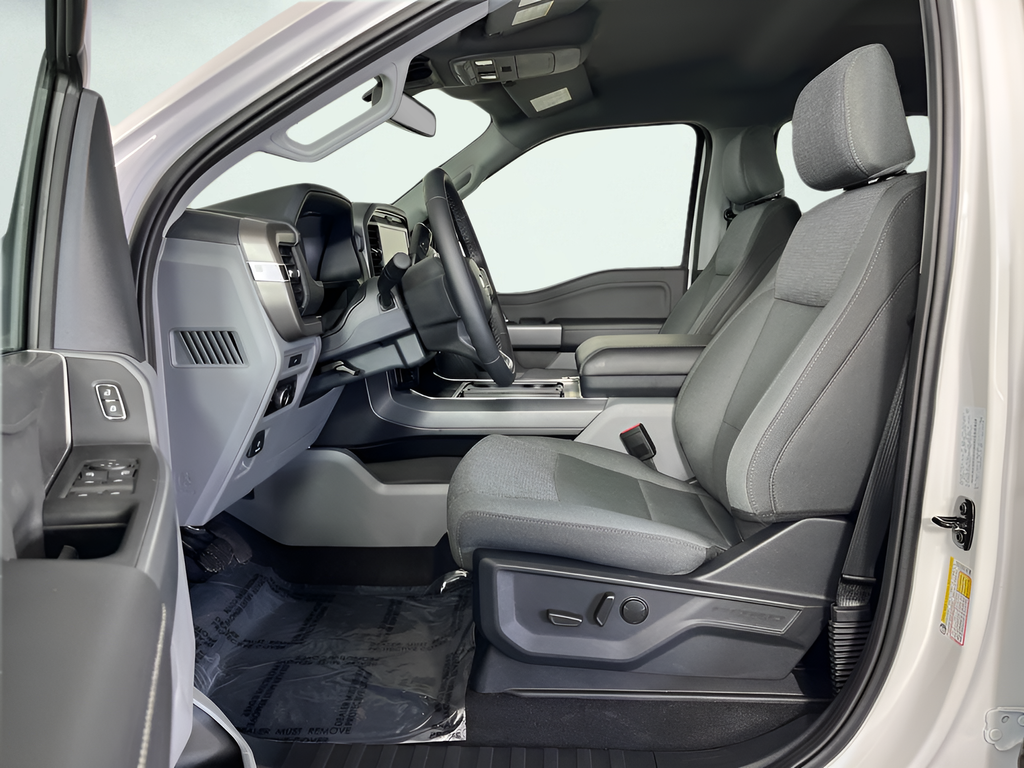 New 2026 Oxford White Ford XLT image 9