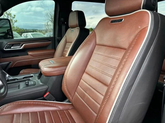 Used 2025 Onyx Black GMC Denali Ultimate image 13