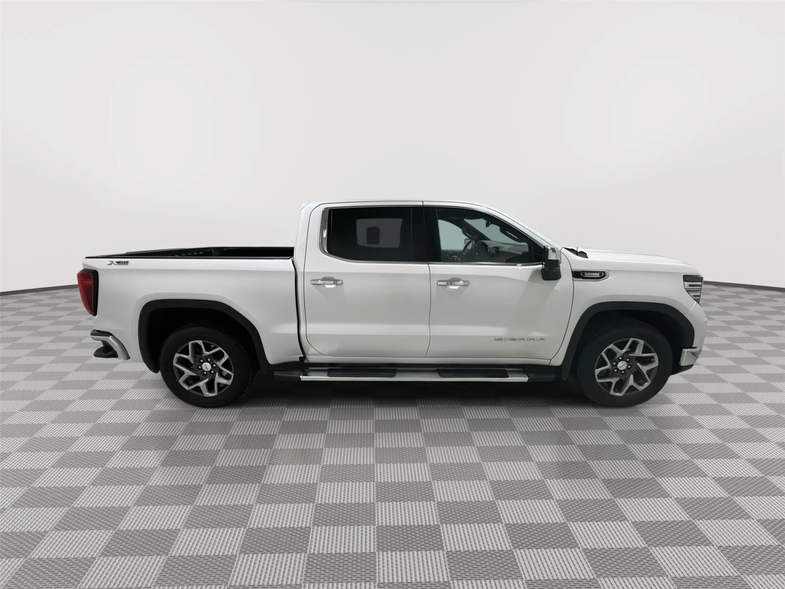 Used 2023 WHITE FROST TRICOAT GMC SLT image 6