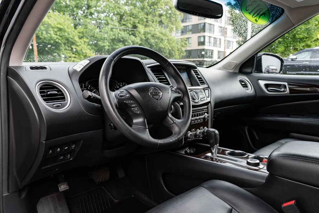 Used 2013 Black Nissan Platinum image 23