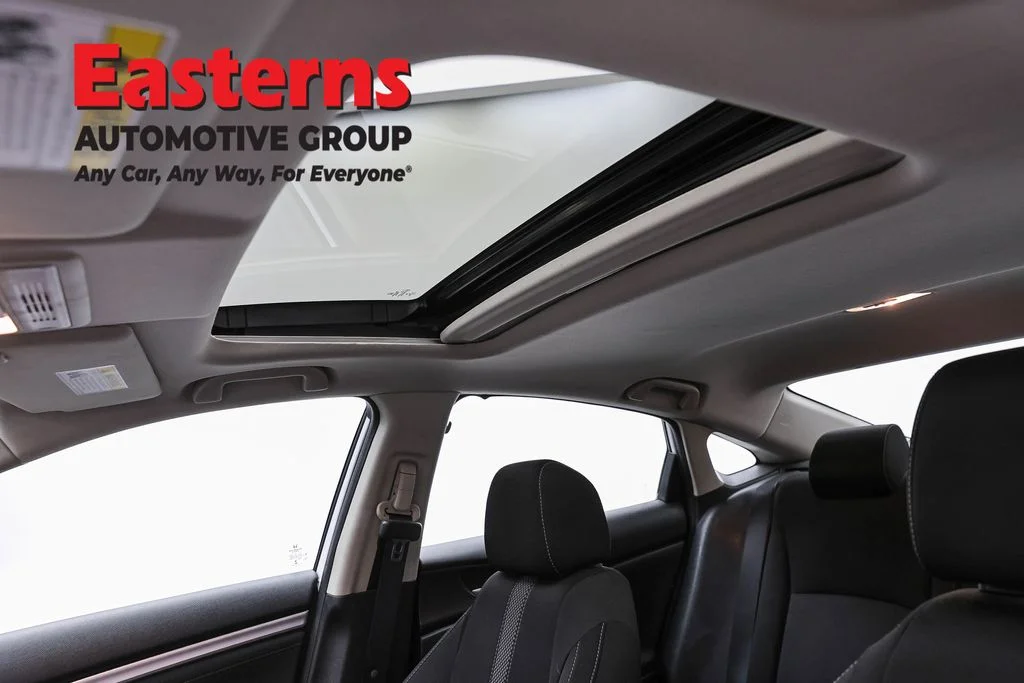 Used 2020 White Honda EX image 33