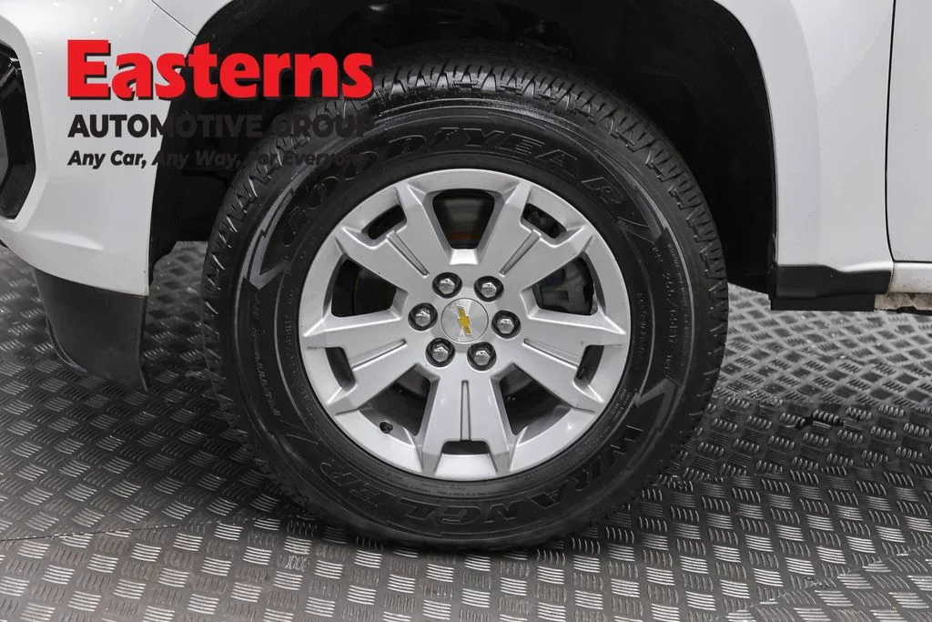 Used 2022 White Chevrolet LT image 32