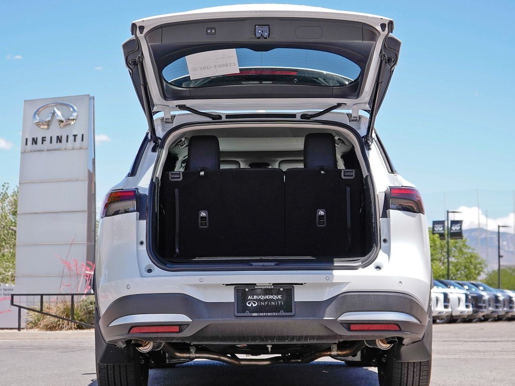 Certified Used 2026 Radiant White INFINITI LUXE image 10