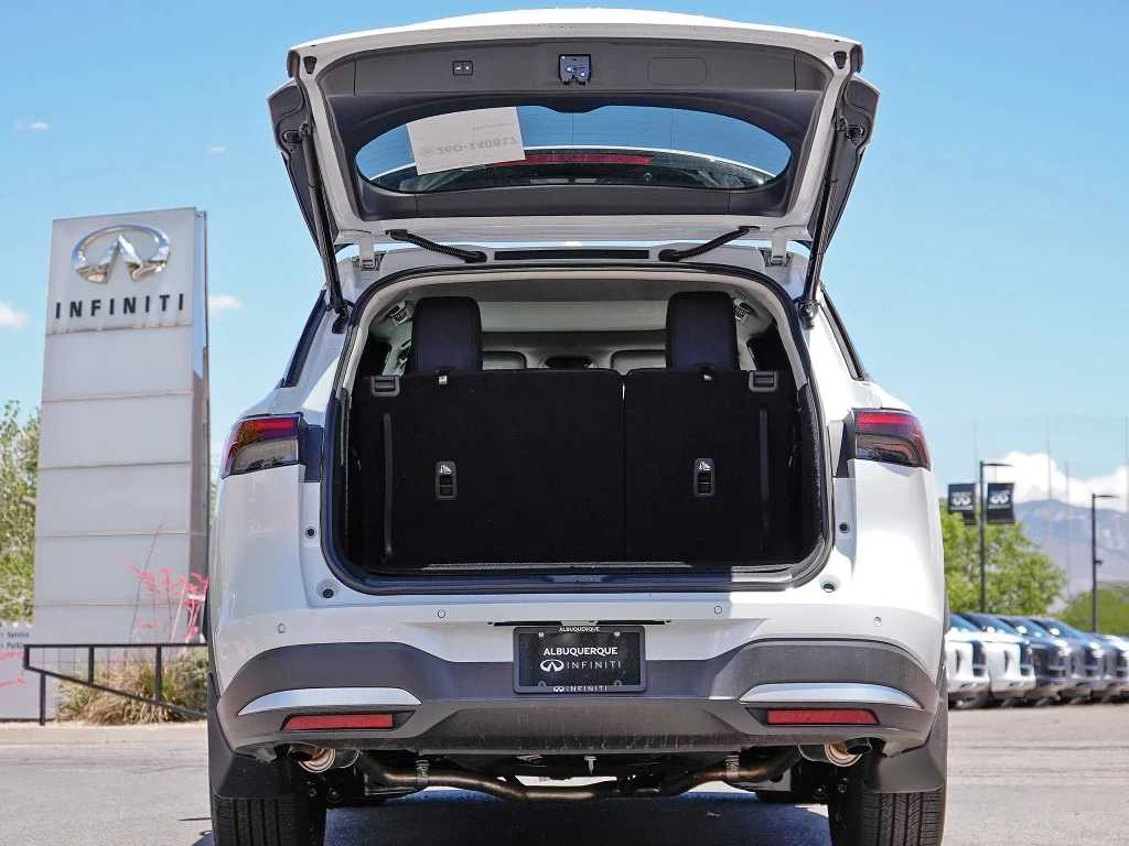 Certified Used 2026 Radiant White INFINITI LUXE image 10