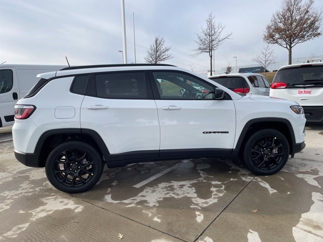 New 2026 Bright White Clearcoat Jeep Latitude Altitude image 5