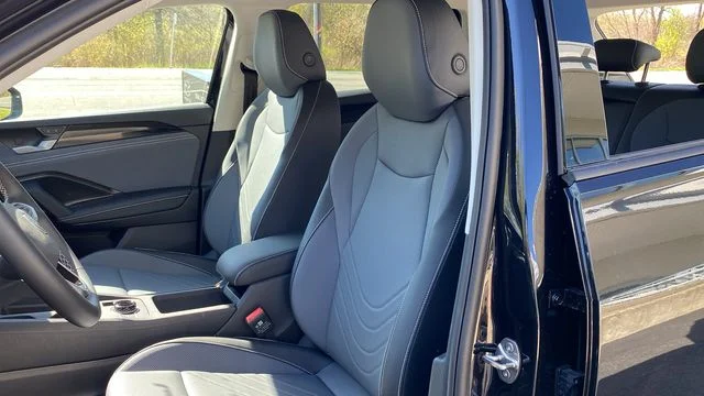 New 2026 Black Volkswagen 2.0T SE image 13