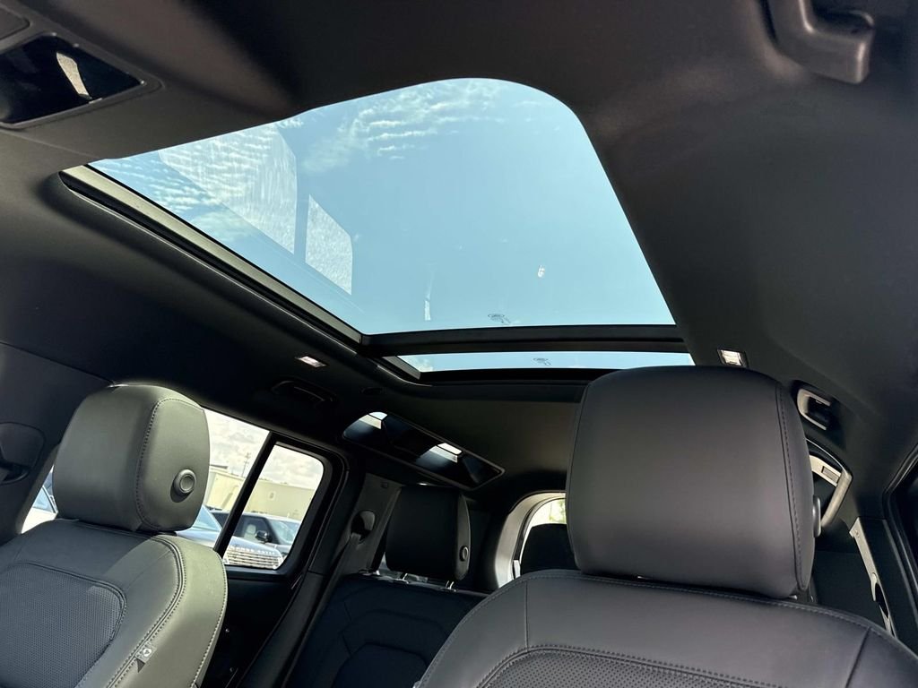 New 2026 Santorini Black Land Rover S image 23