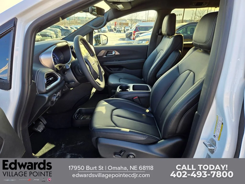 2026 Chrysler Pacifica Select - Photo 12