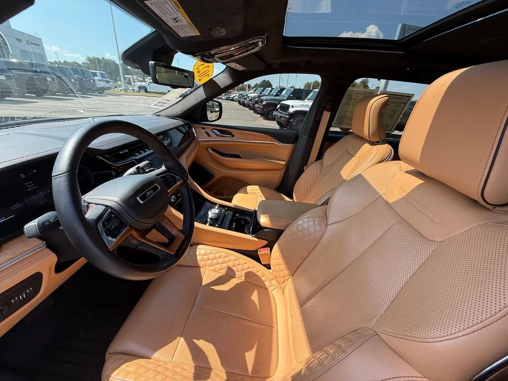 Used 2023 Gray Jeep Summit Reserve image 20