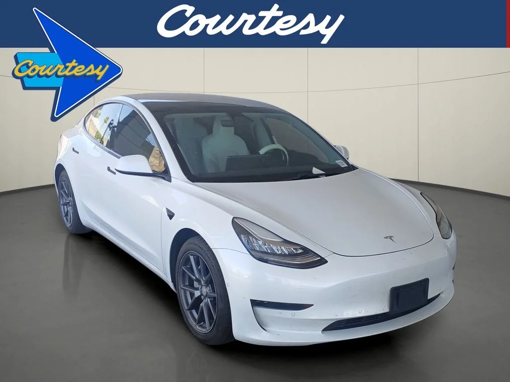 2021 Tesla Model 3 Standard Range Plus's photo