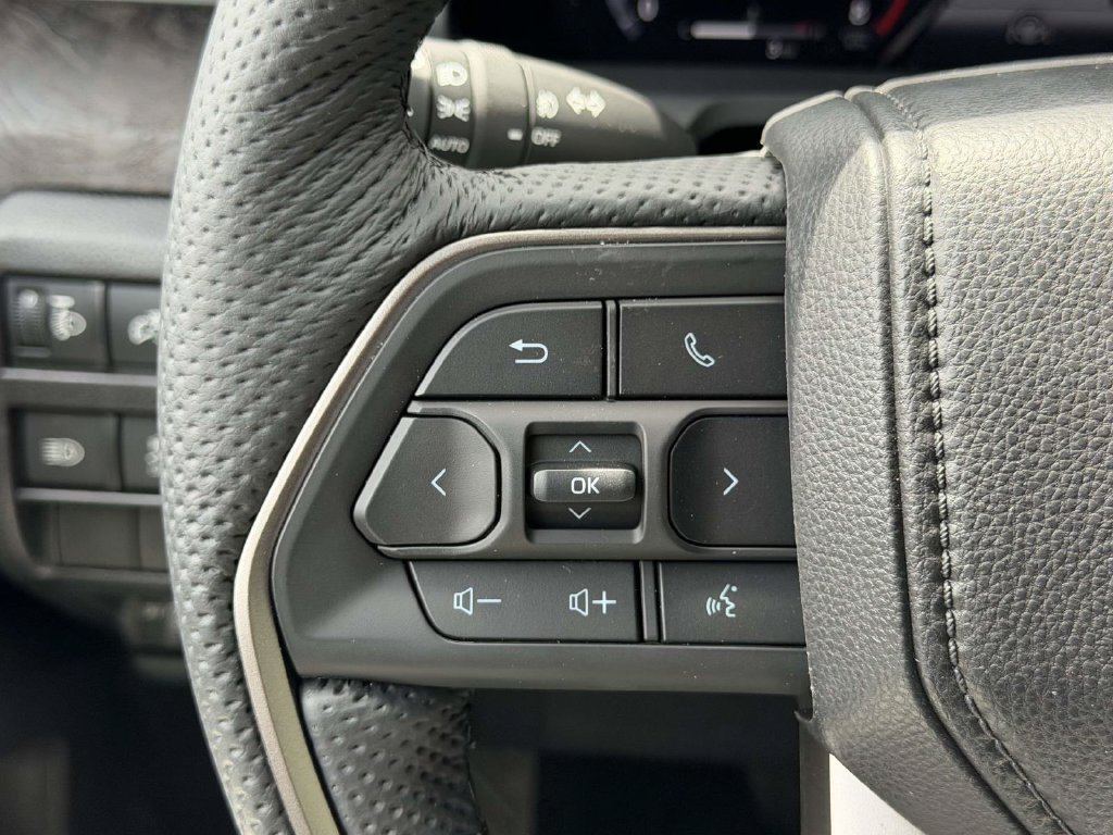 2026 Toyota Tacoma Limited - Photo 8