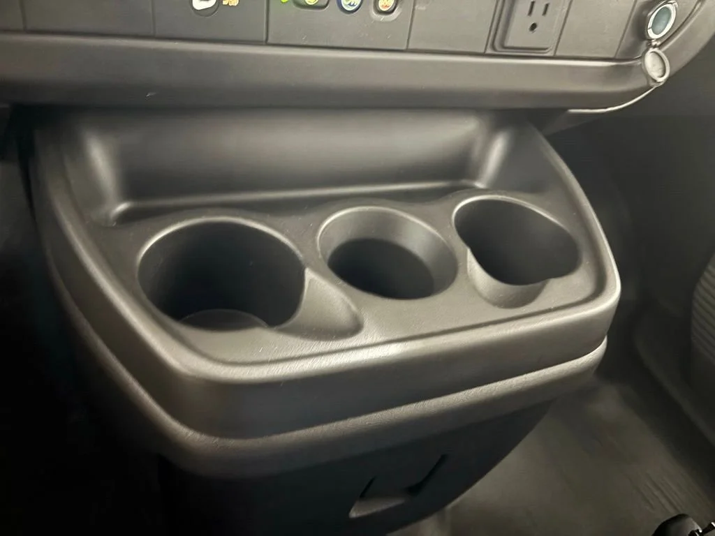 New 2025 Summit White Chevrolet WT image 30