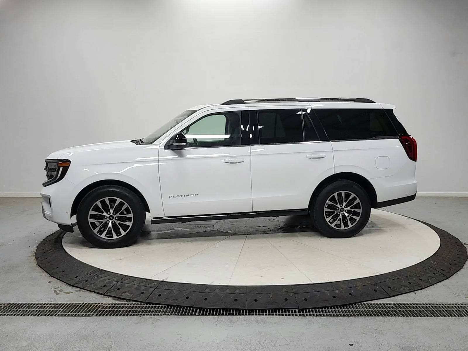Used 2025 White Ford Platinum image 5