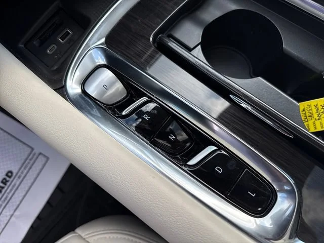 Used 2023 White Frost Tricoat Buick Essence image 29