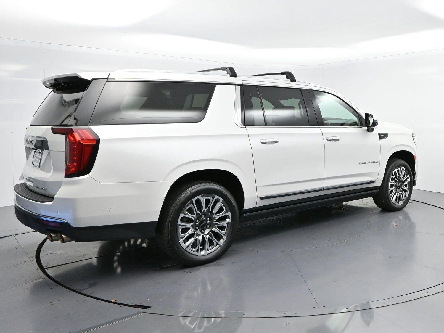 Used 2023 WHITE FROST TRICOAT GMC Denali Ultimate image 7