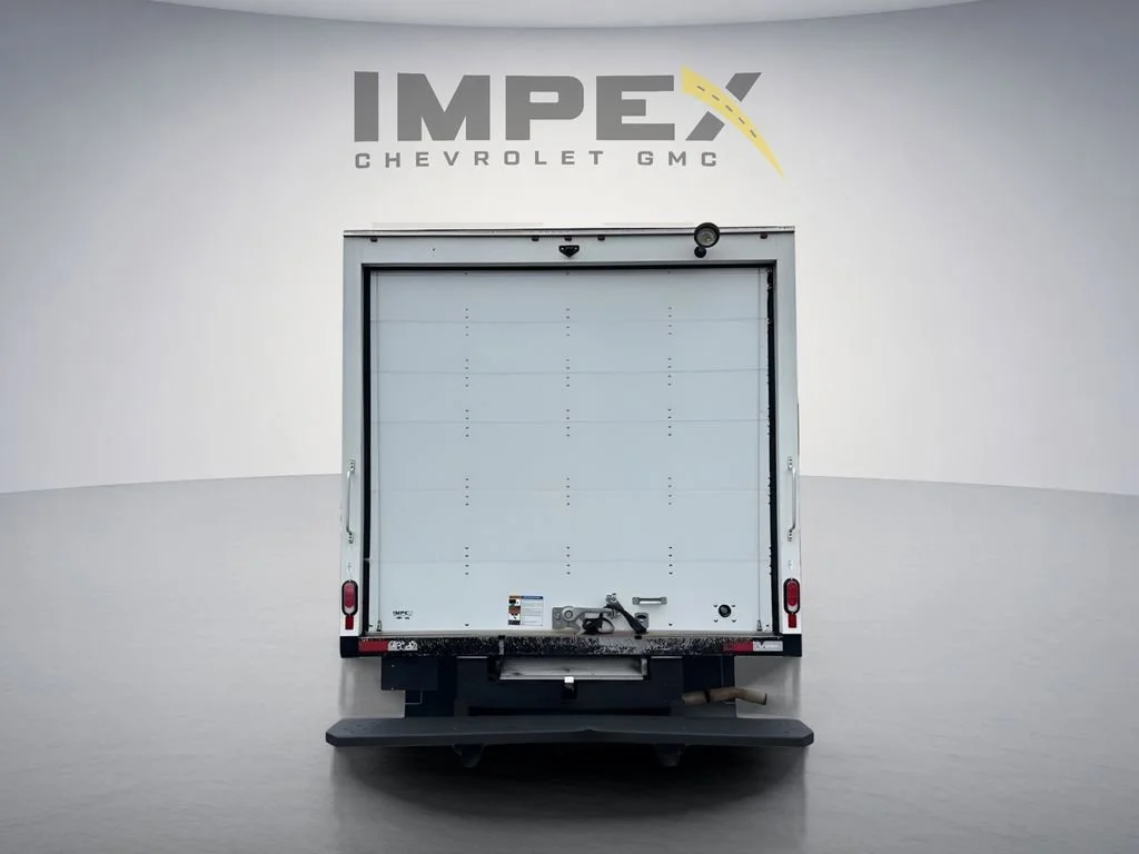 Used 2024 Summit White Chevrolet 1WT image 4