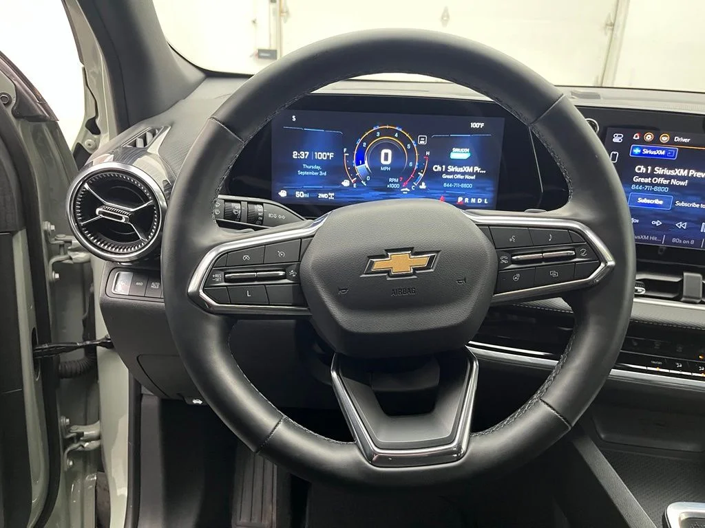 Used 2025 Green Chevrolet LT image 19
