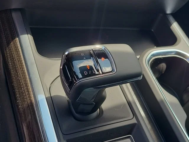 New 2026 Summit White Chevrolet RST image 30