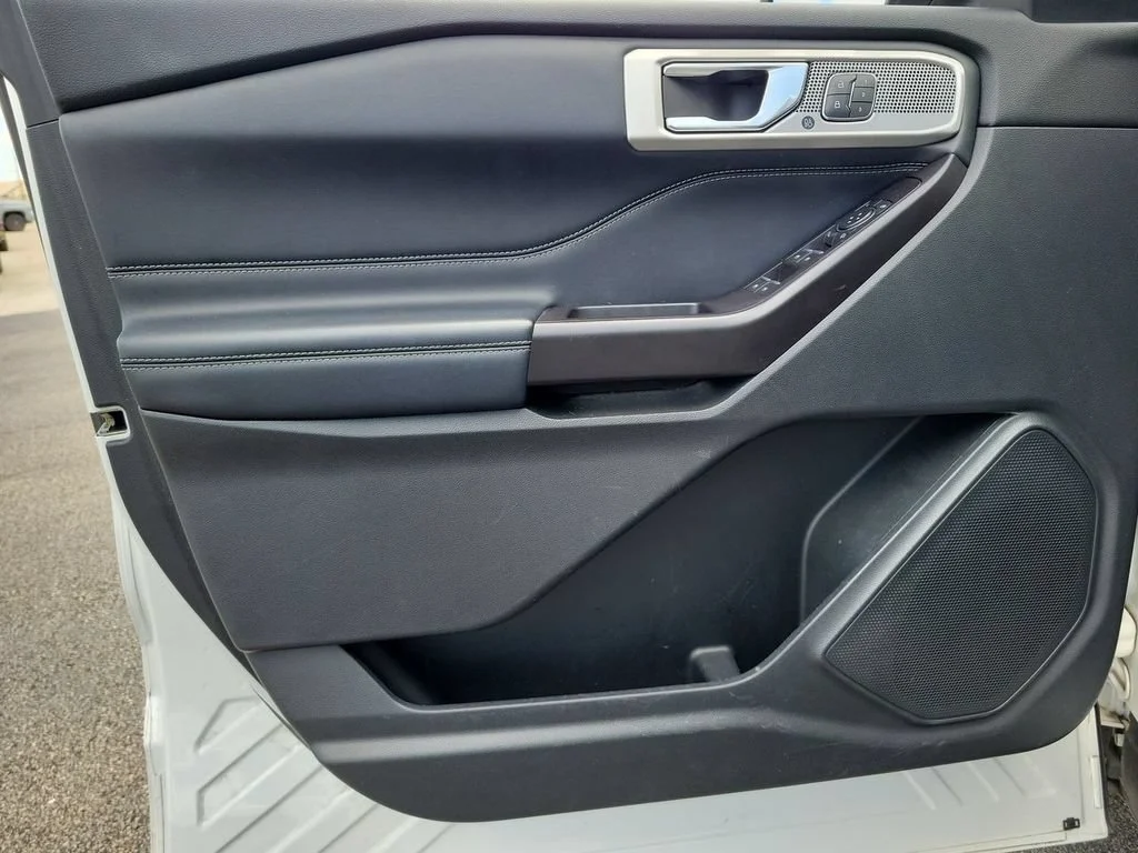 Used 2020 White Ford Limited image 23