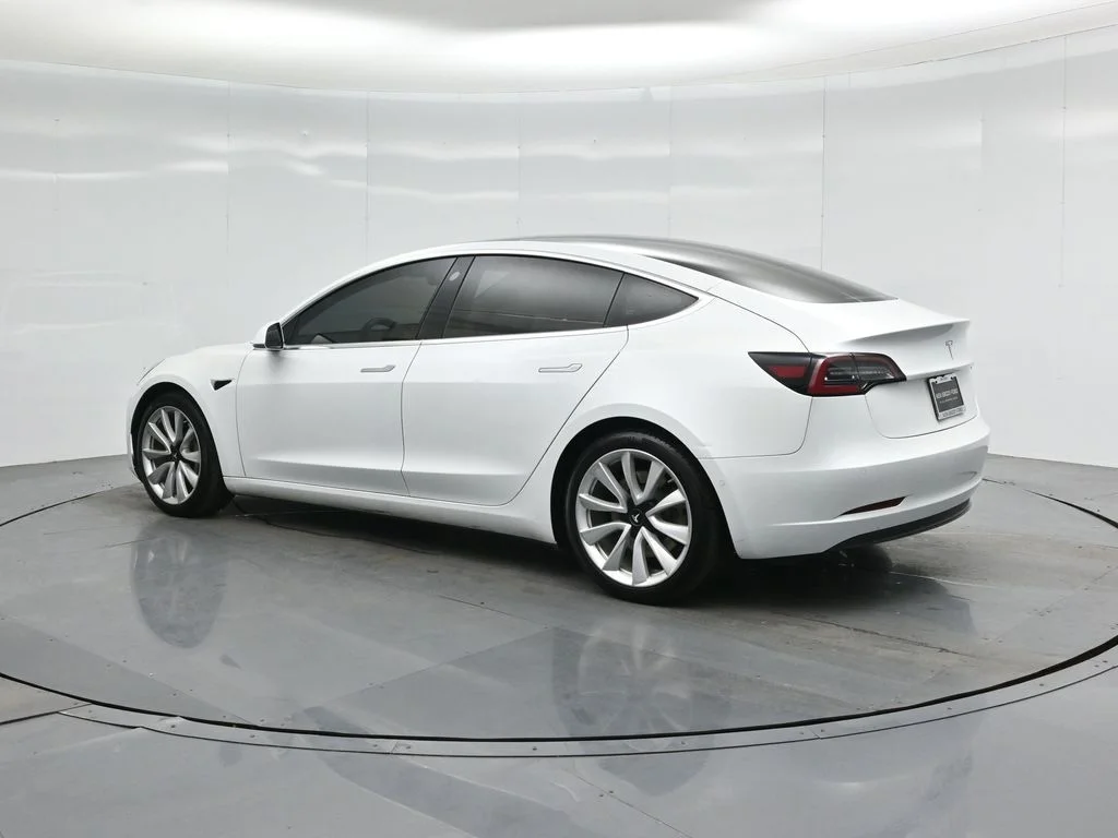Used 2020  Tesla Standard Range Plus image 5