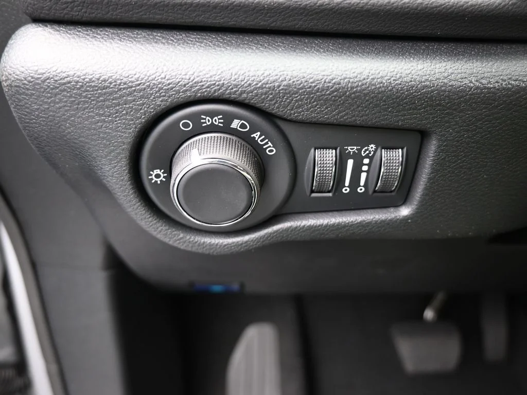 2026 Chrysler Voyager LX - Photo 24