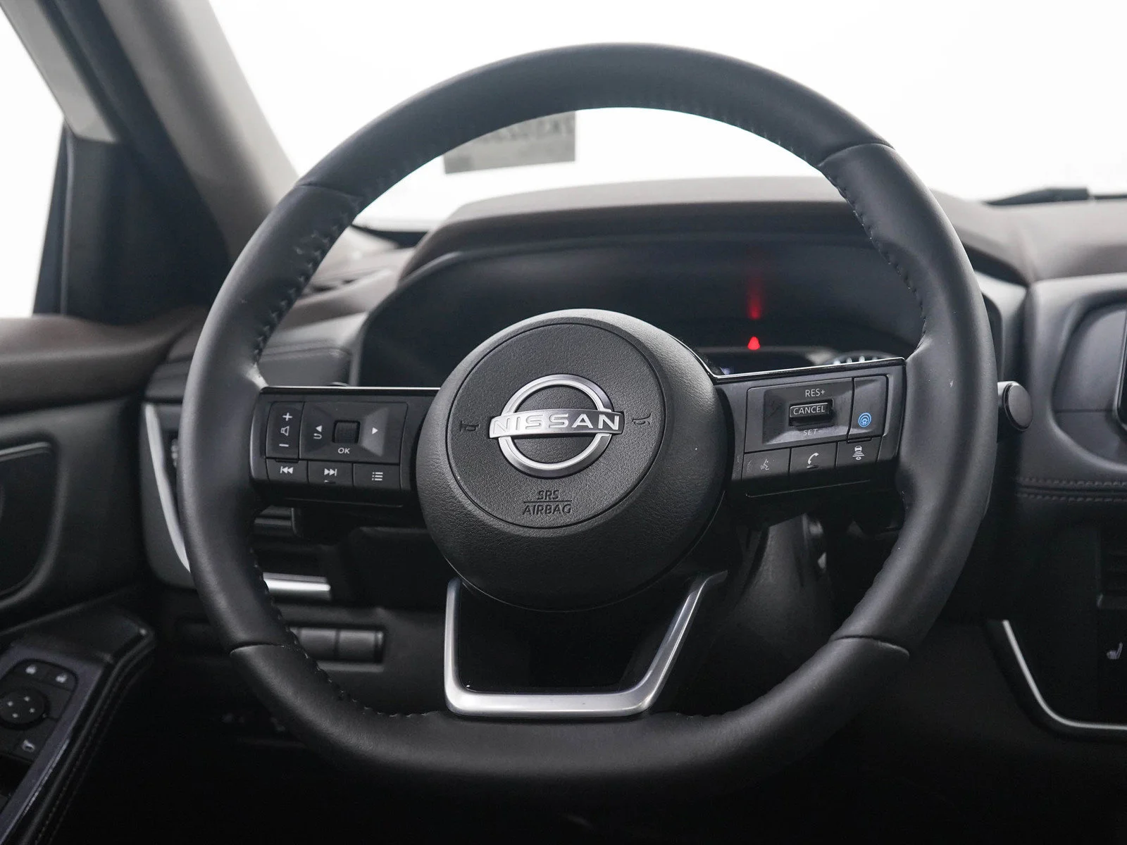 Used 2023 Pearl White Tricoat Nissan SV image 18