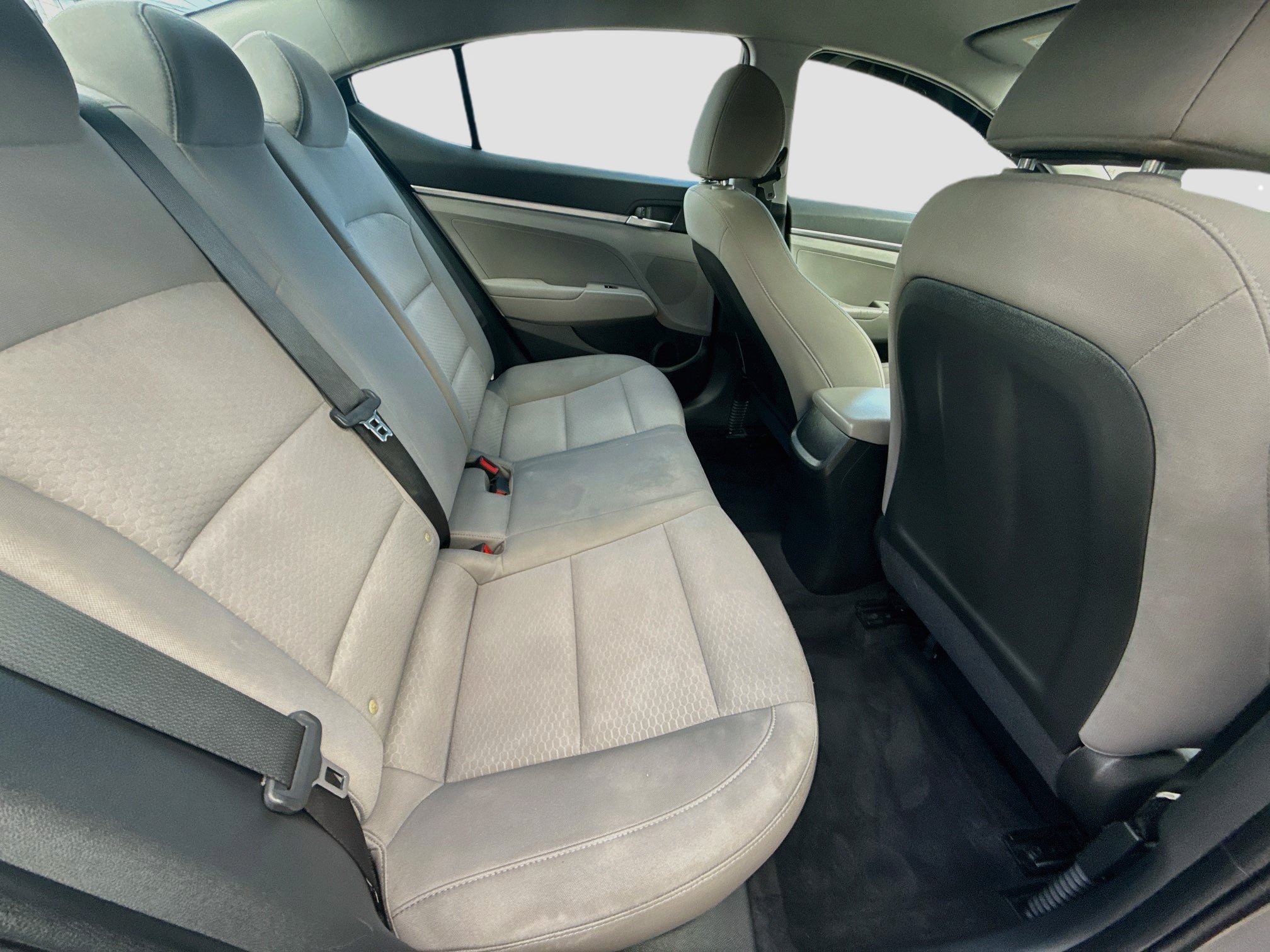 2020 Hyundai Elantra SE - Photo 25