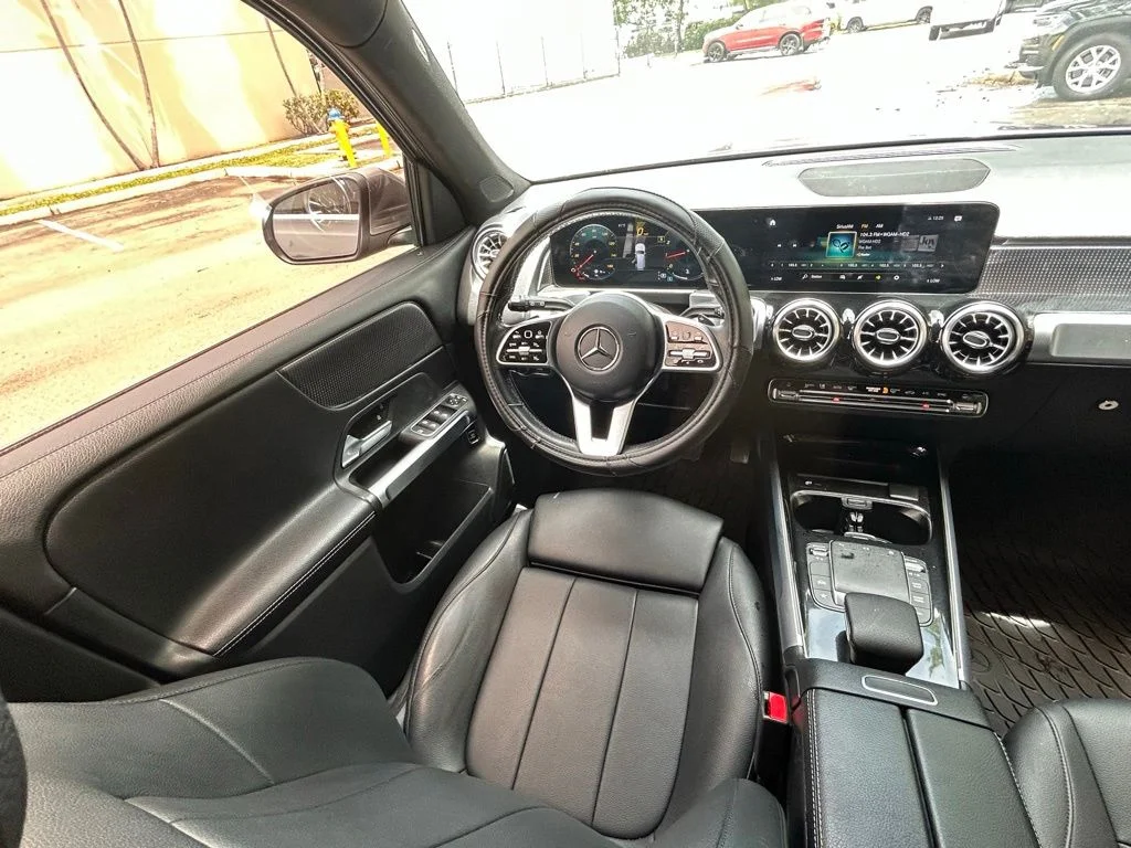 Used 2022  Mercedes-Benz GLB 250 image 9
