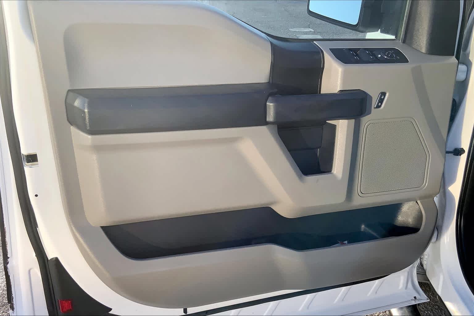 Used 2017 Oxford White Ford XL image 22