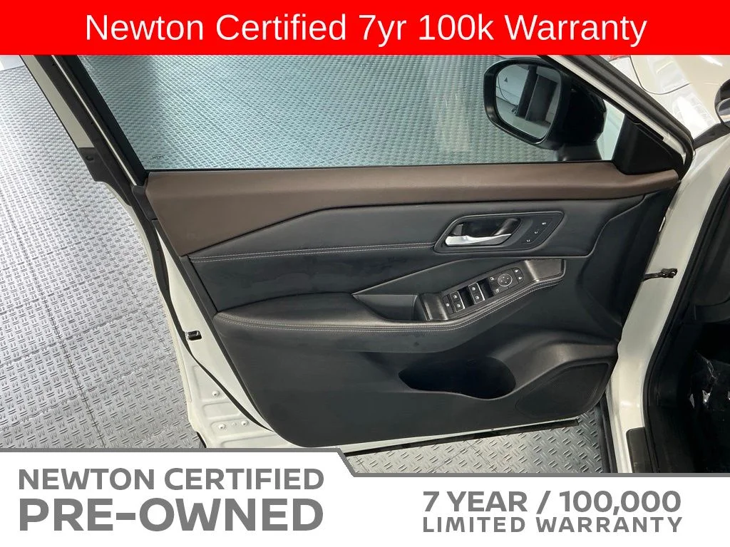Certified Used 2023 Pearl White Tricoat/Super Black Nissan SL image 46
